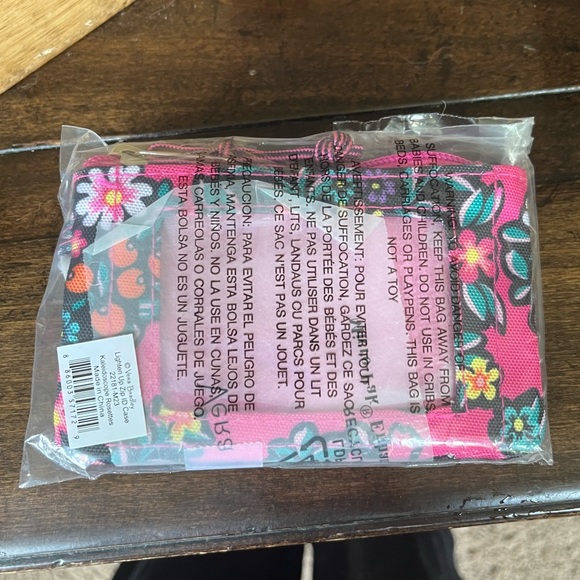 Vera Bradley Lanyard and ID Holder Set - Picture 3 of 4